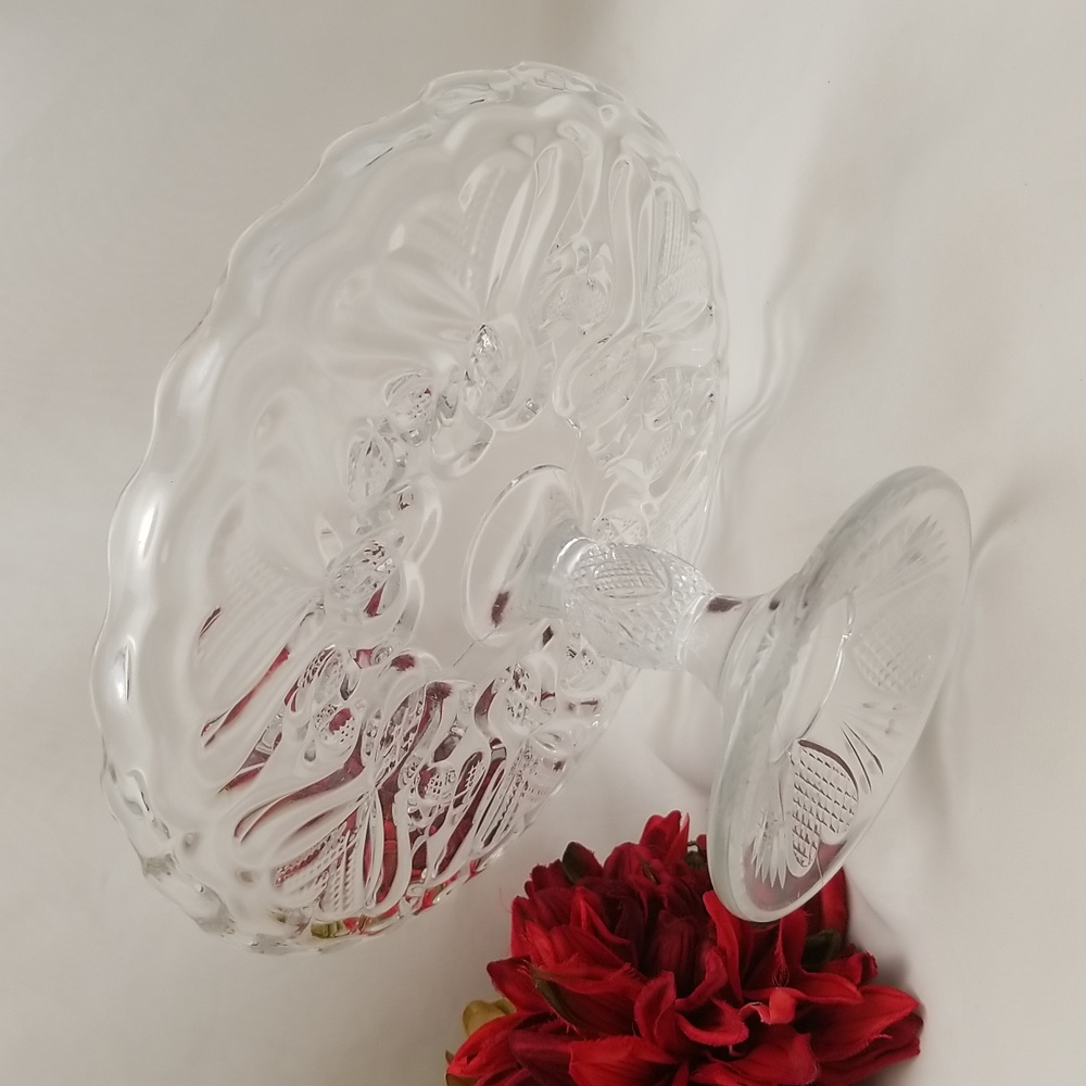 Bryce, Higbee & Co. Beaunot Scalloped Pedestal Cake Plate Stand